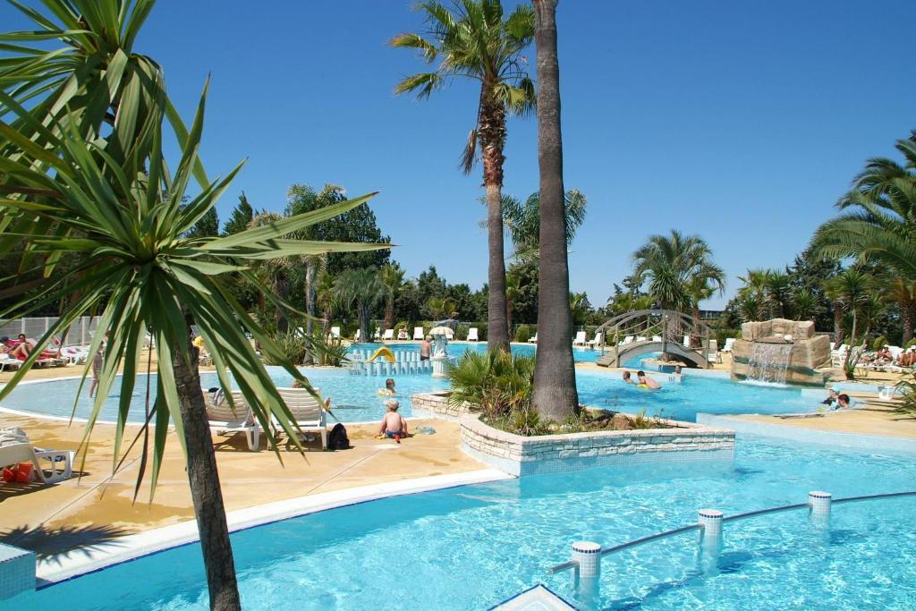 Camping Resort Les Champs Blancs Агд Экстерьер фото