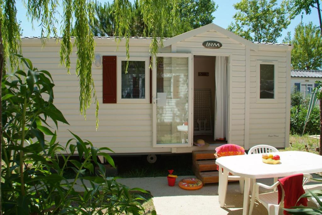 Camping Resort Les Champs Blancs Агд Номер фото