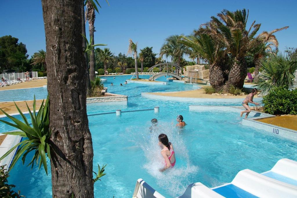 Camping Resort Les Champs Blancs Агд Экстерьер фото